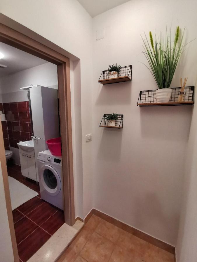 Apartments Plejic Сегет-Враница Экстерьер фото