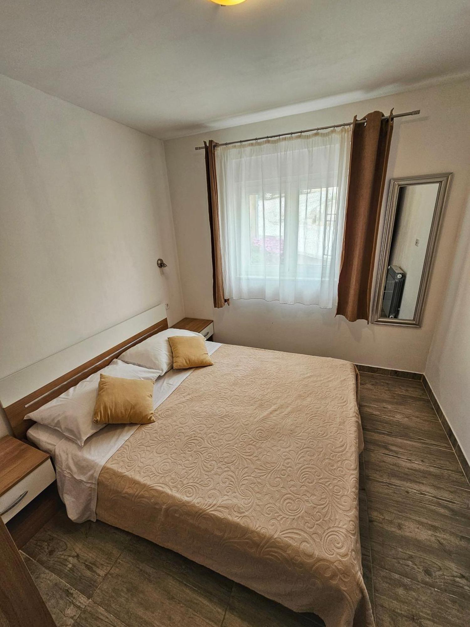 Apartments Plejic Сегет-Враница Экстерьер фото