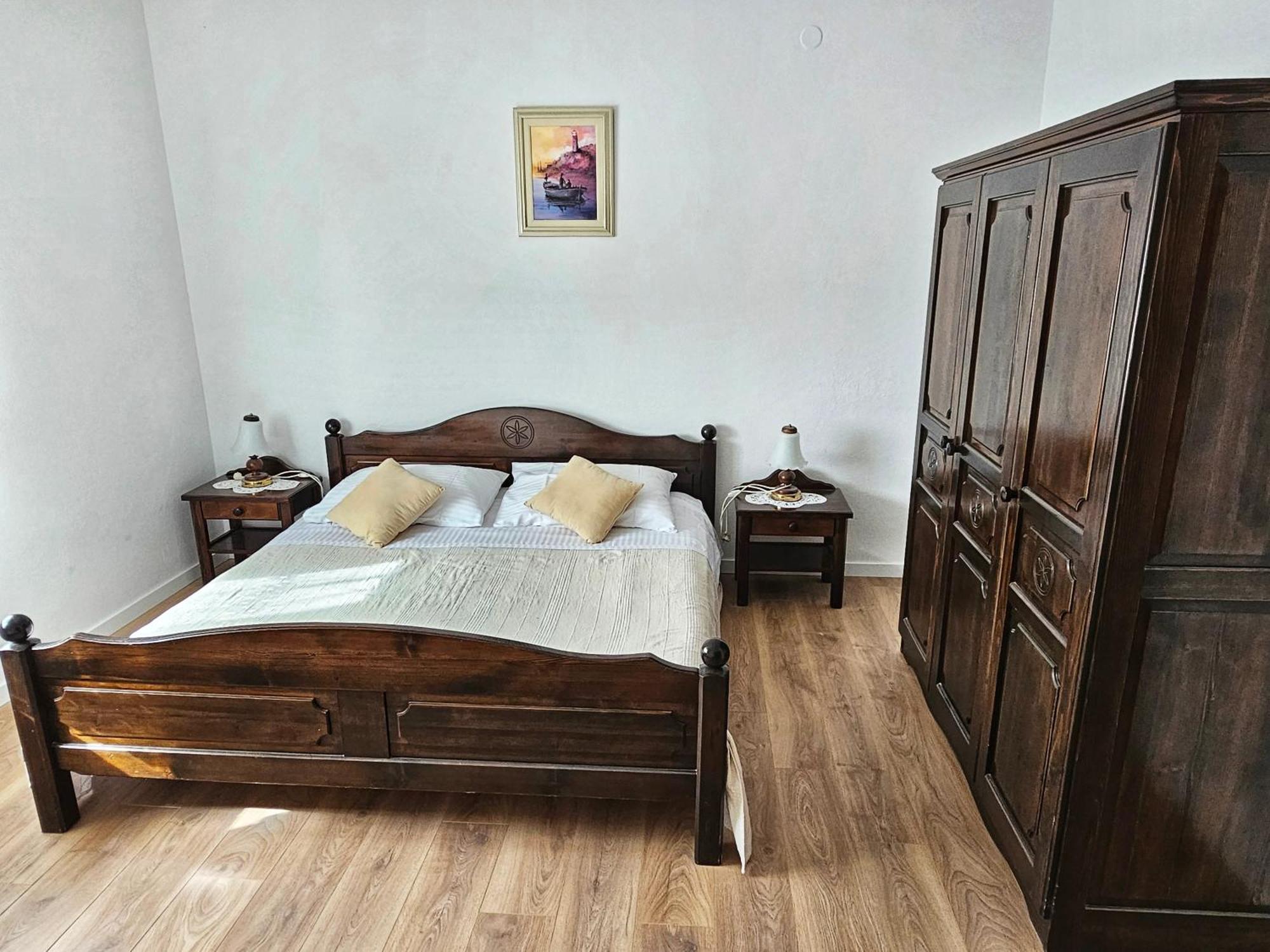 Apartments Plejic Сегет-Враница Экстерьер фото
