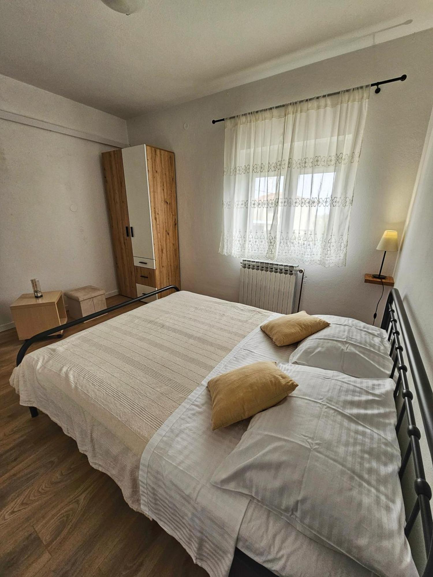 Apartments Plejic Сегет-Враница Экстерьер фото