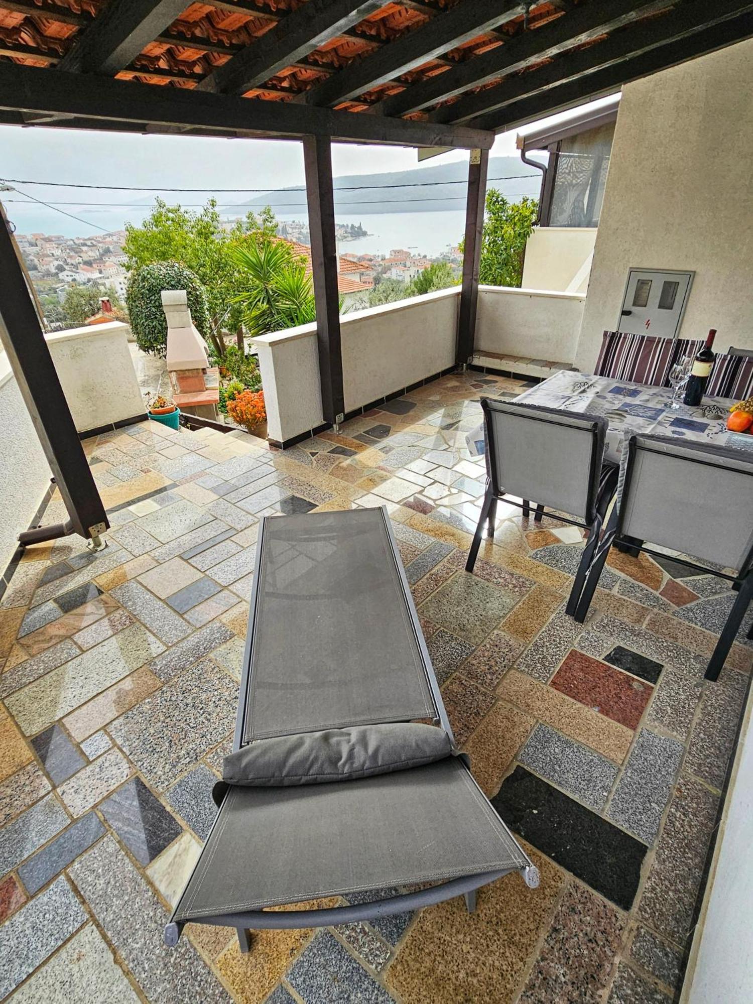 Apartments Plejic Сегет-Враница Экстерьер фото