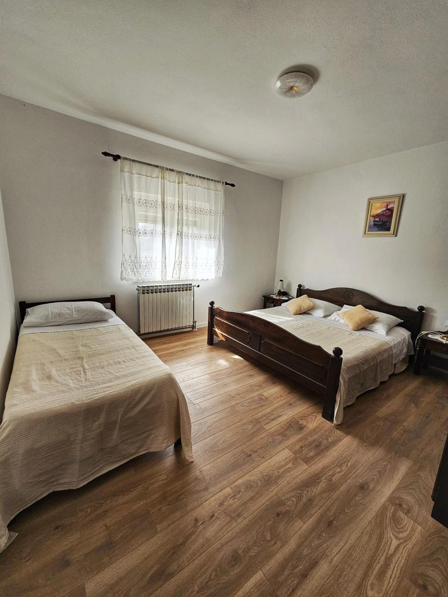 Apartments Plejic Сегет-Враница Экстерьер фото
